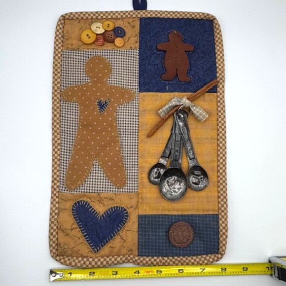 VTG Hand Quilted Wall Hanging 8x12 Gingerbread Man Hearts Buttons Kitchen Decor - Picture 11 of 11